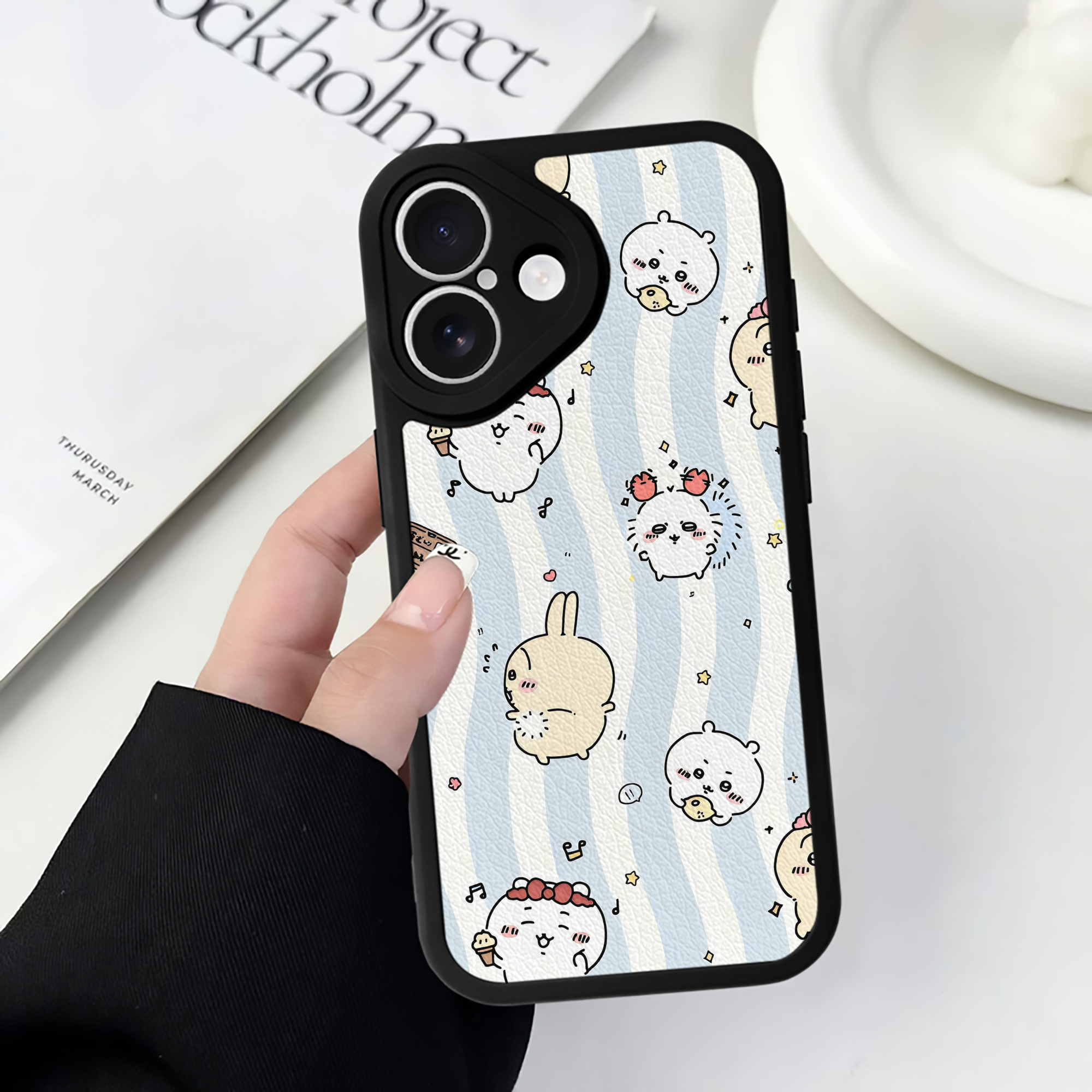 （画像用） ちいかわ Chii-kawa 【iPhone 16シリーズ対応】シリコンスマホケース（レザー調） 材質：シリコン